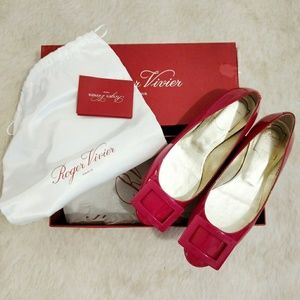 Roger Vivier Gommette Leather Buckle Ballet Flats